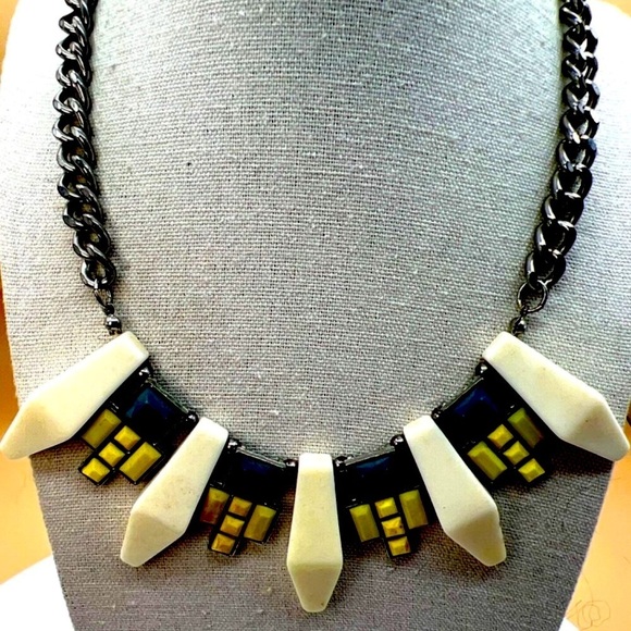 Vintage Geometric Statement Necklace.  N5 - Picture 2 of 10